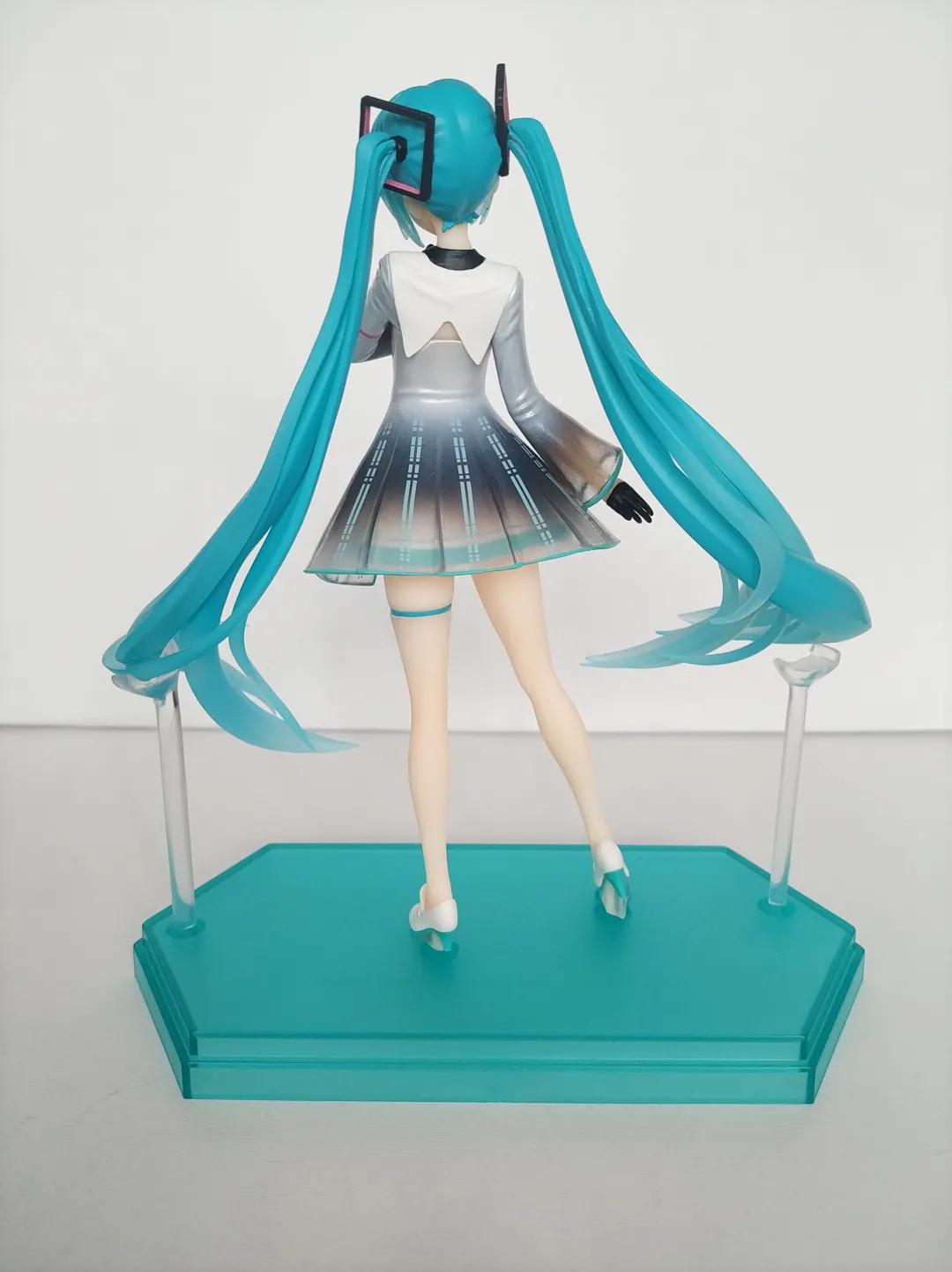 初音yyb手办,洛天依手办与初音韶华手办比较