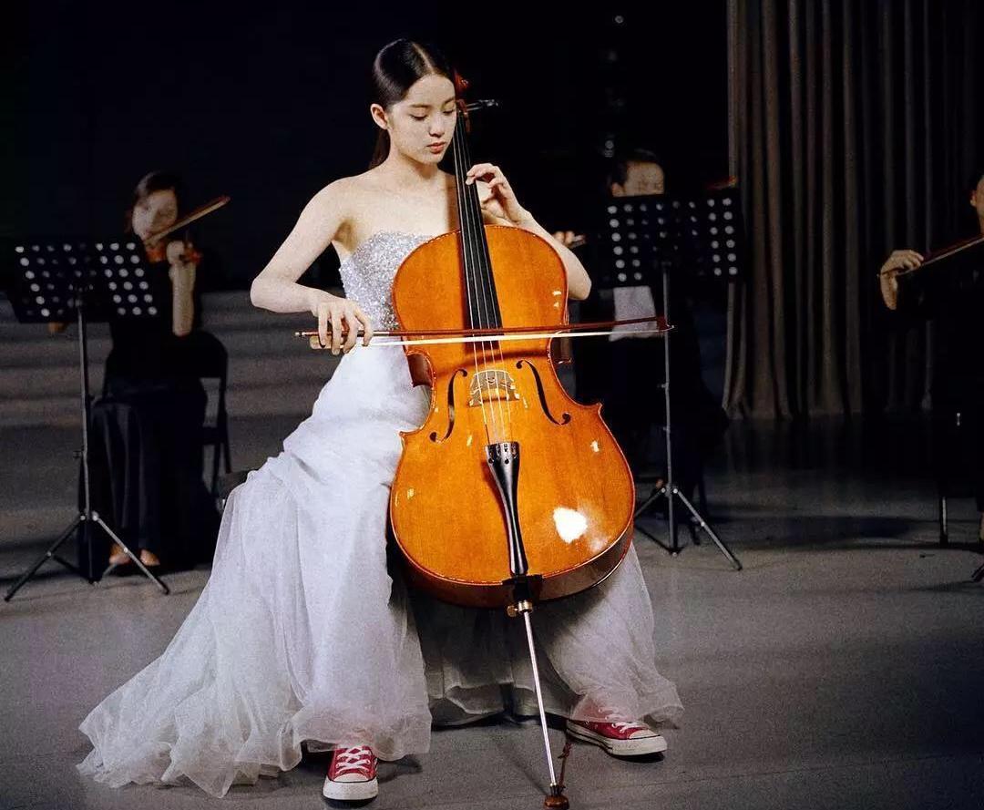 只因欧阳娜娜，匡威重新火了，其实余文乐一直都穿