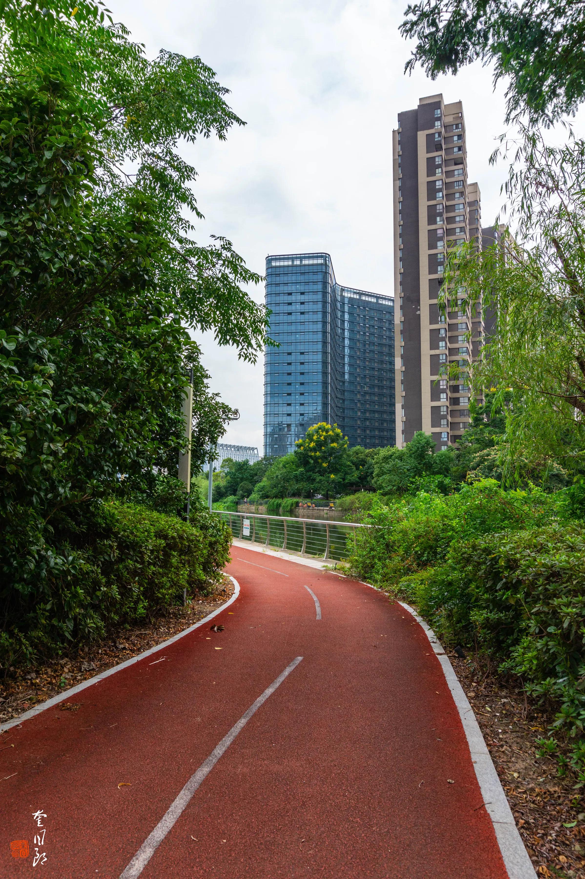 比QX100更强大的镜头微单QX1