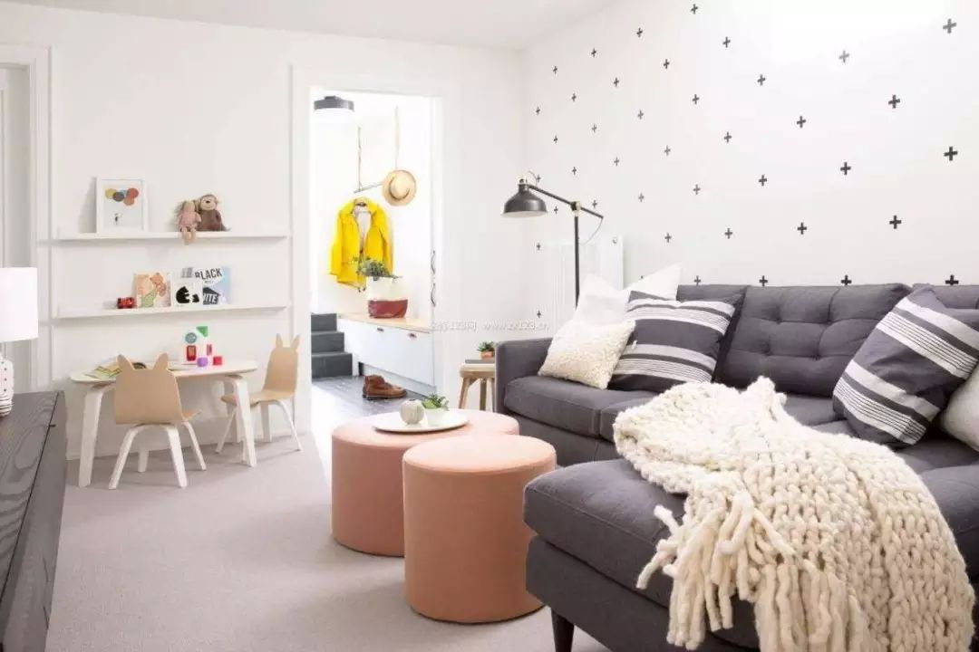 墙纸发霉后补墙纸找不到型号了,错误的墙纸贴法让墙纸发霉