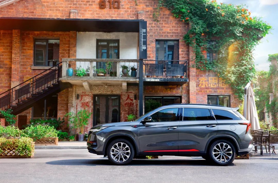 配8at的suv落地15万左右的,15万8at的suv