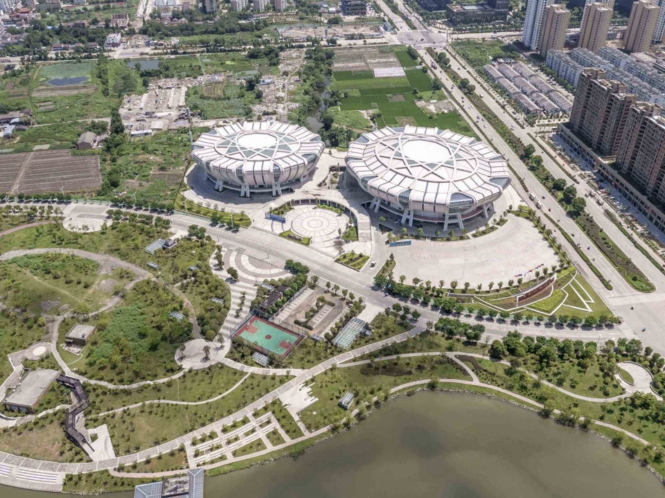 映山独玉苍，滨水双杜鹃--浙江苍南体育中心