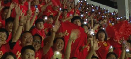 国足7-0大胜乌兹别克斯坦队,国足燃场面