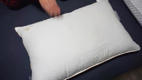 鸭绒枕头怎么做才不跑毛,睡了就不想醒的枕头