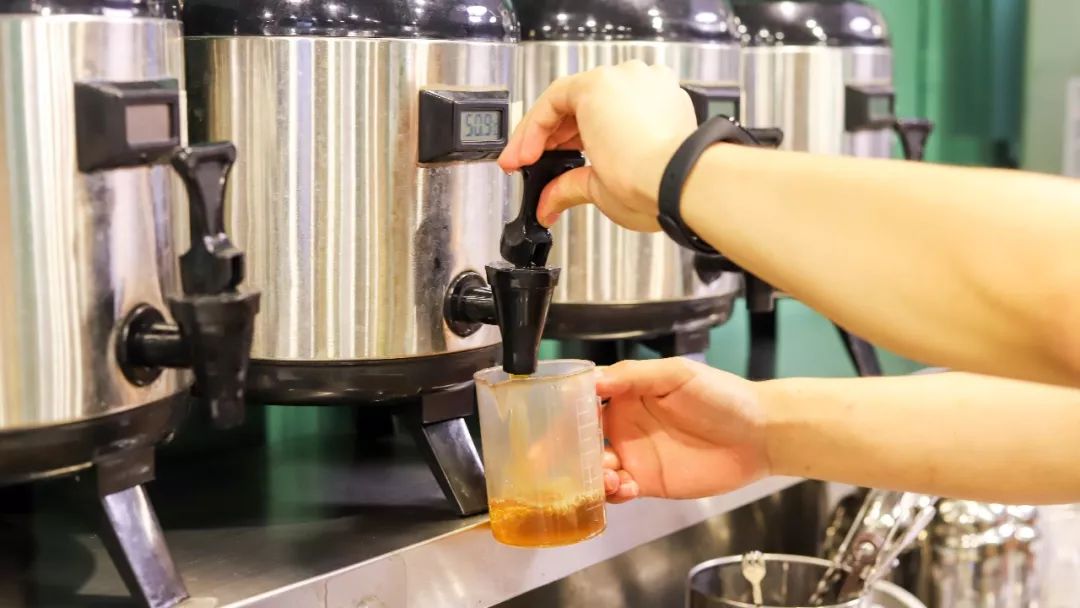 厦门“*力暴**奶茶店”!珍珠都要打碎喝