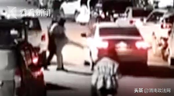 醉酒男子当街调戏女子被暴打,当街被调戏能报警吗