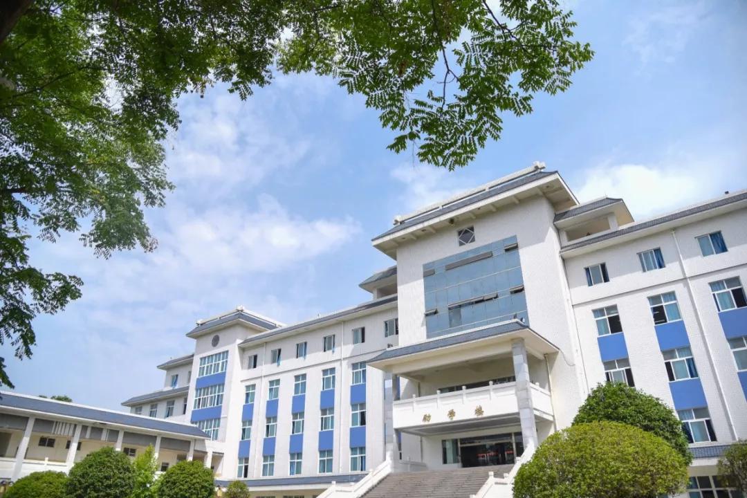 实力不输本科，成都这所国家示范高校被誉为专科版“双一流”大学