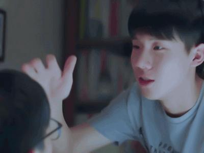 谭松韵张新成同款衣服,热依扎新剧同款黑色衣服