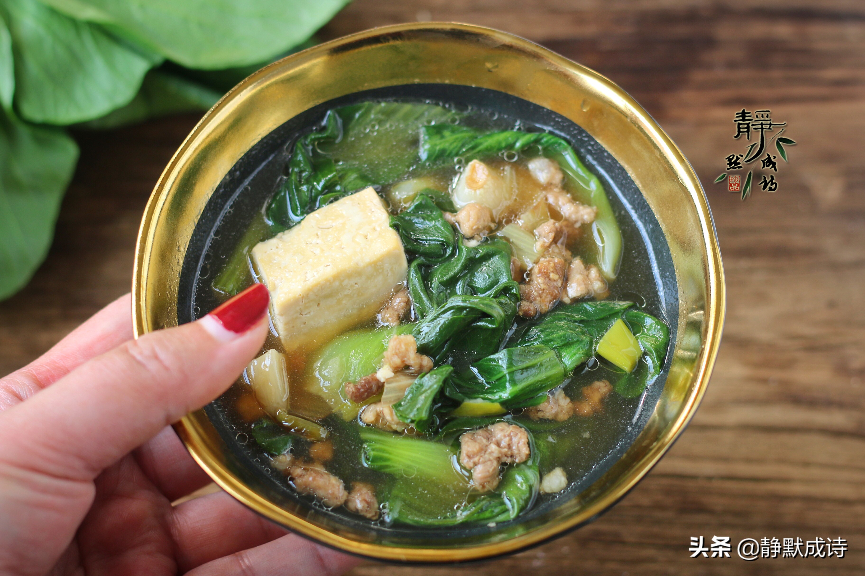 绿叶菜炖久了会不会变黄,为什么绿叶菜煮了变黄