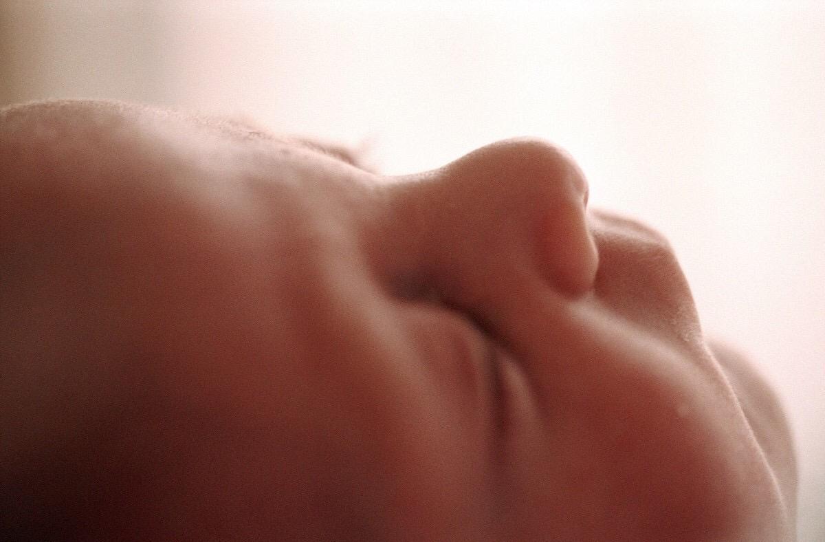 乱摸会影响孩子智力，家长谨记“三摸*不五**摸”，对孩子成长有利