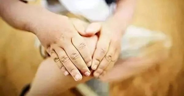 小孩昨天右脚痛今天说左脚痛,孩子昨晚起来左腿膝盖疼