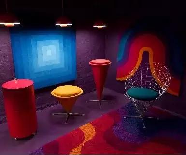 “誒，把你做的男装趋势笔记借我抄下”