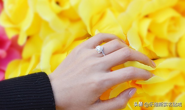 不同的手指戴戒指有什么讲究,各个手指戴戒指的含义不要戴错了