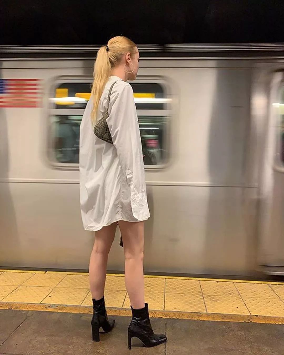 看见今年秋冬必入的第一双靴子，我方了……