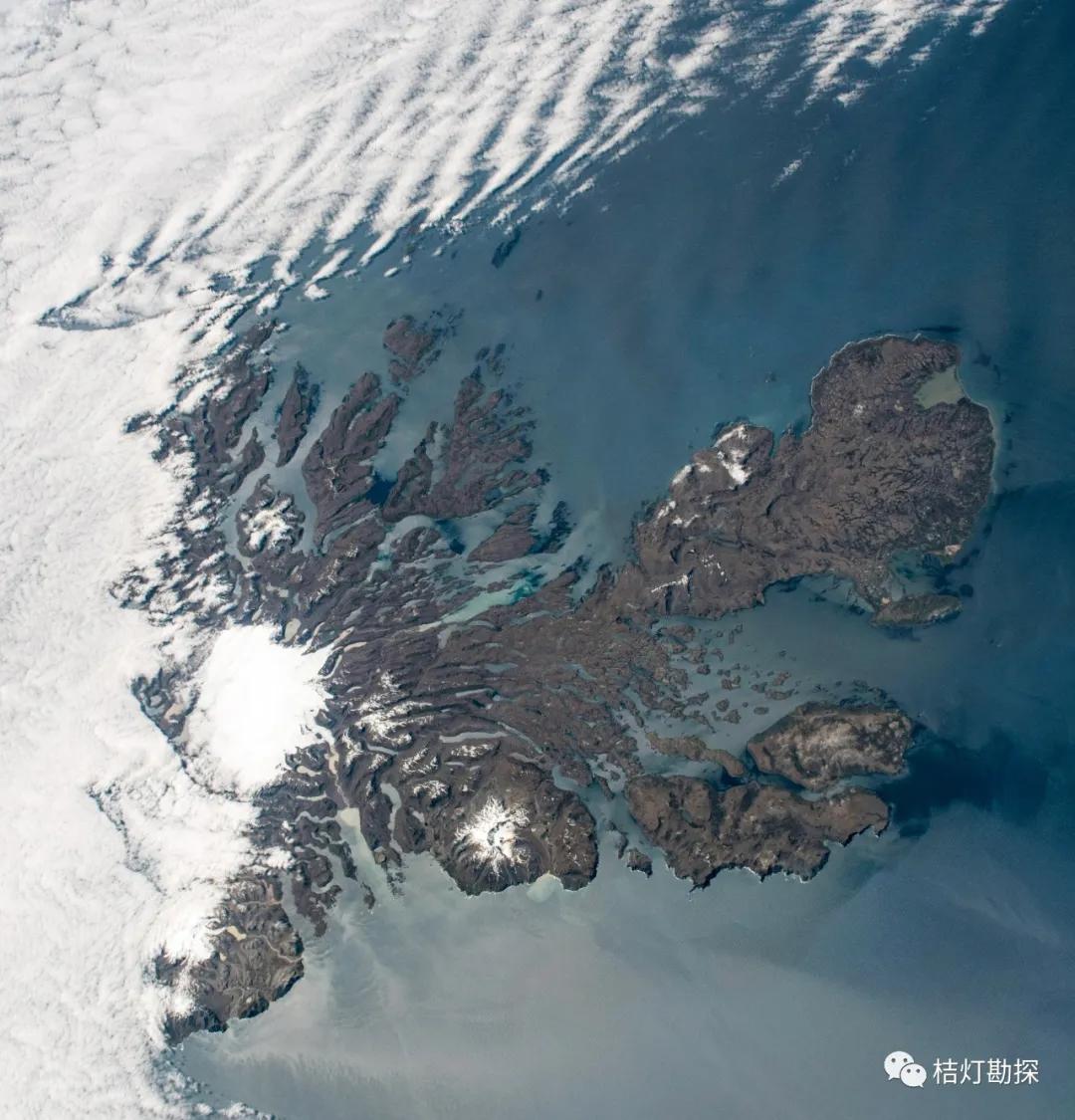 地球两端,地球两端的双胞胎