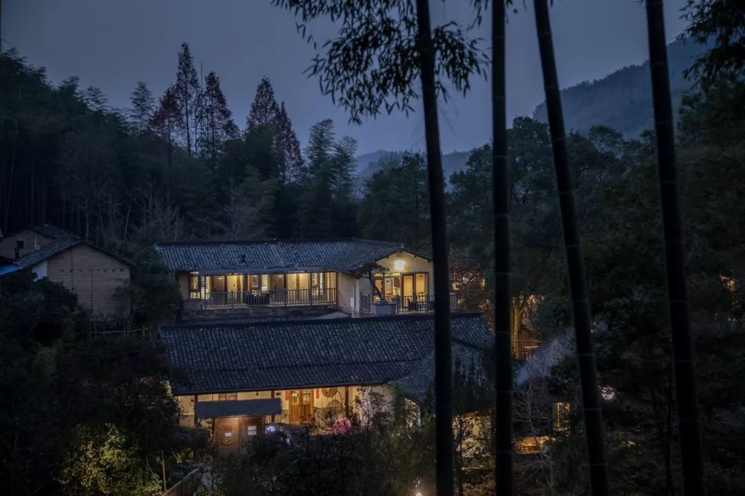 最美的民宿隐藏在森林云海,观光玻璃栈道民宿