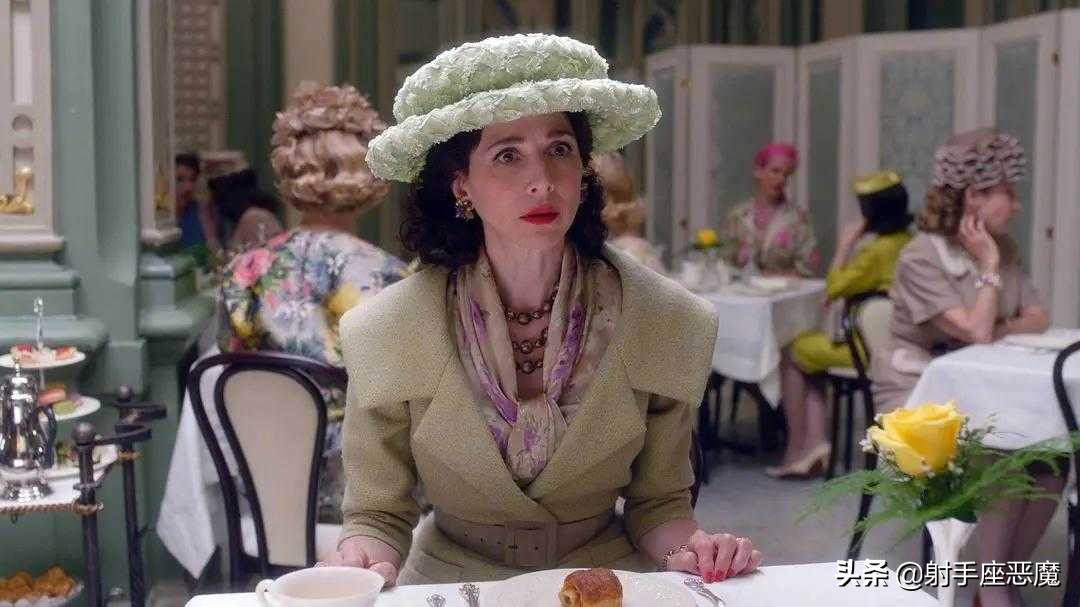 神剧回归：生活就像散场后的马戏团，总是有限温存，无限心酸