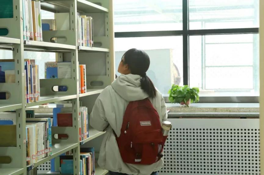 “你在看什么?”“兰大的烟火气”