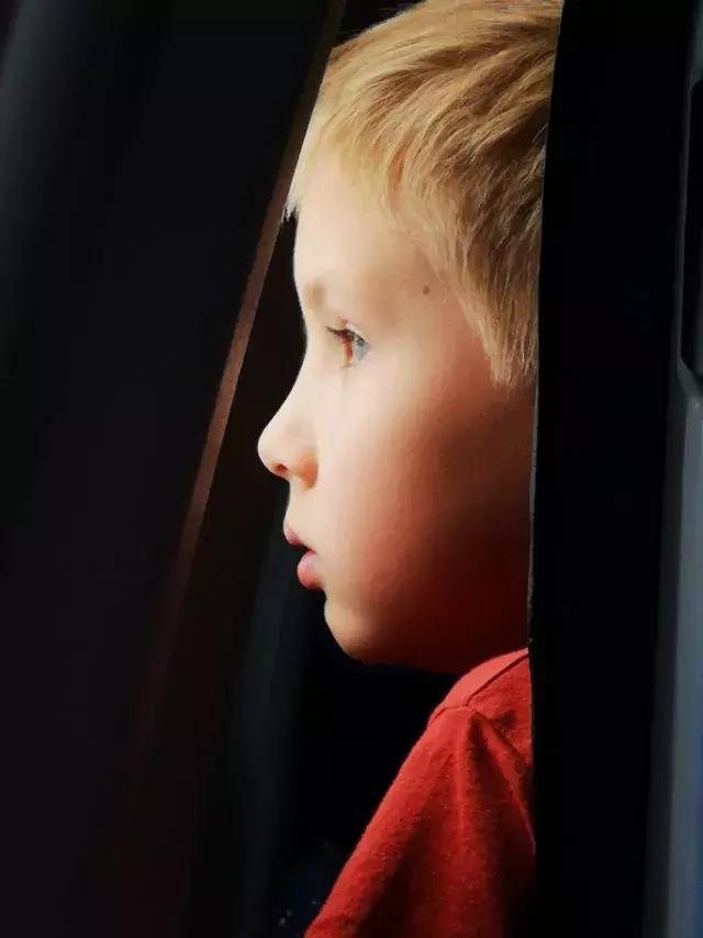 手机也能拍出黑背景，在家就能拍出摄影棚的感觉