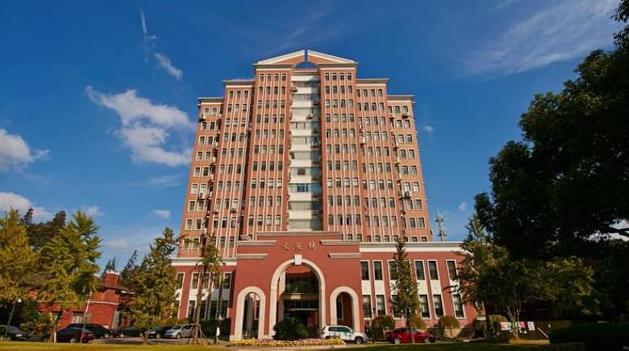 上海两所顶尖师范大学，最低录取分：一所584分、一所627分