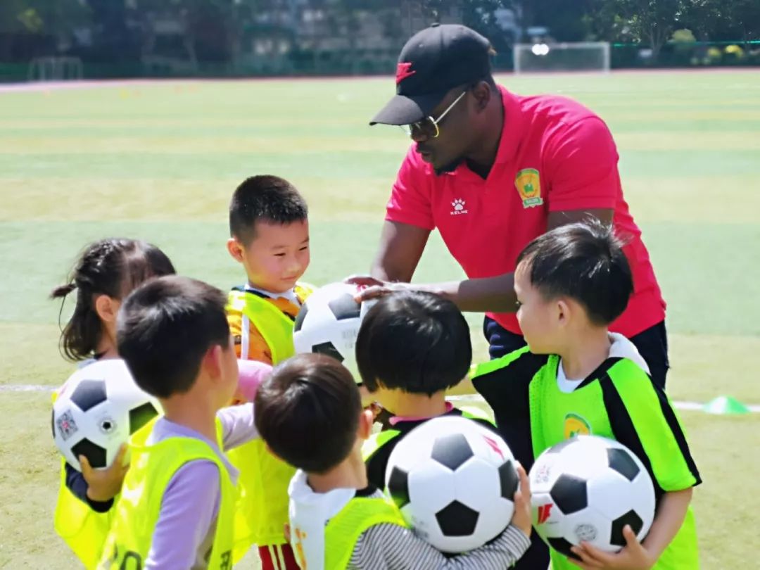 那小子也许会迟到,决不会缺席!「内附儿童节福利」