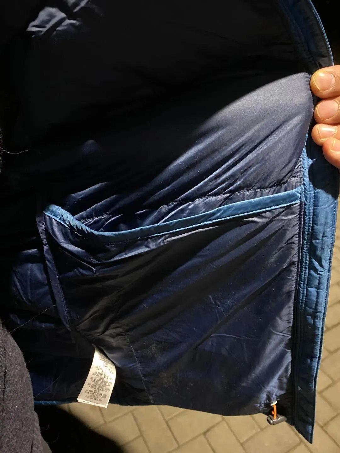 做羽绒的视频,日本始祖鸟羽绒服