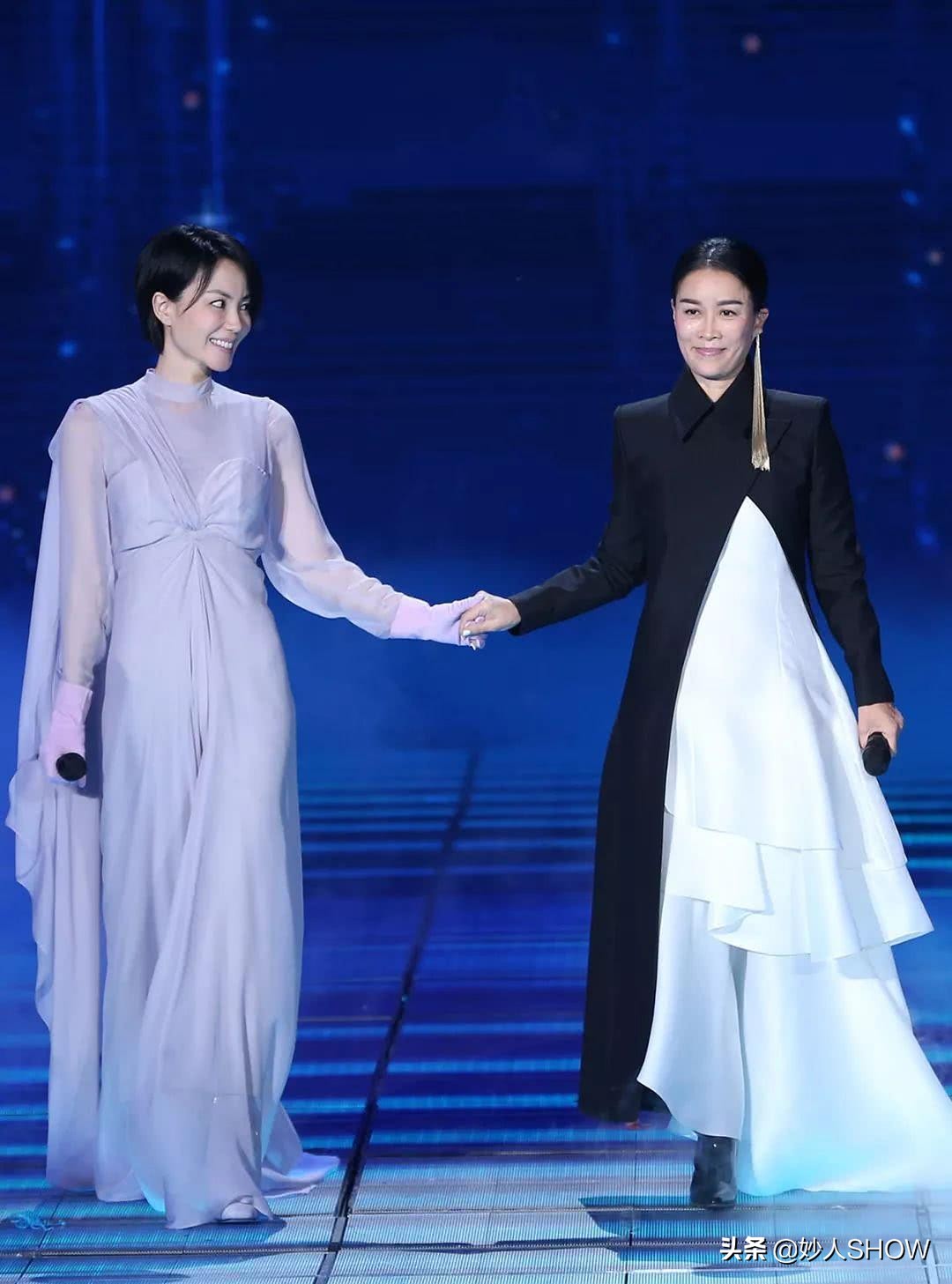 未婚生子再嫁富豪，恩师骂她狗*王脑**菲叫她大傻，那英到底有多彪？