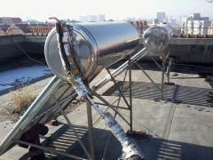 太阳能热水器漏水是什么原因,太阳能底下有个孔漏水是什么原因