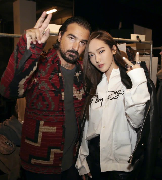 郑秀妍ins最新私服照美丽又帅气,郑秀妍直发造型