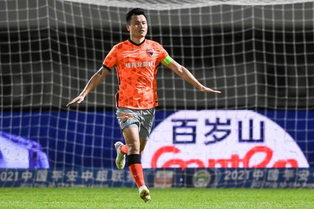 烂尾的大湾区德比!恒大爆冷1-2负于深圳,登顶一轮就被扯下来了