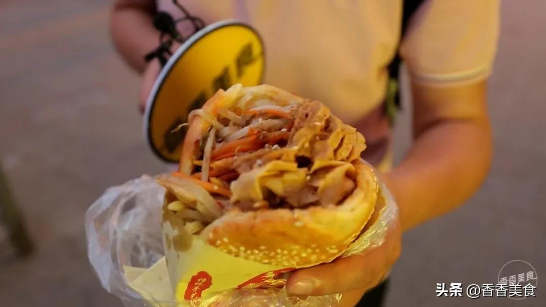 沉甸甸咧着口，每次遇到都排队，究竟是啥征服了吃货