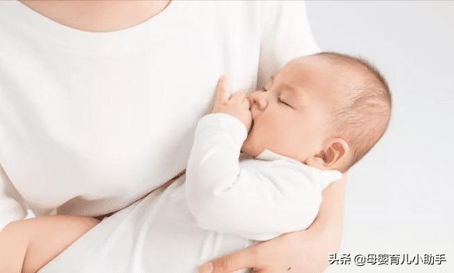 10个月总是吃不饱频繁吃奶怎么办,宝宝频繁吃奶总是吃不饱