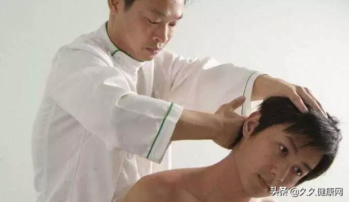 脖子睡落枕了怎样才能尽快调理好,一不小心就落枕