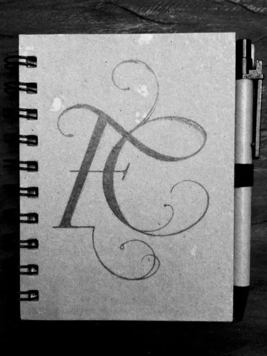 数字媒体艺术用的笔记本电脑,苹果笔记本艺术字体