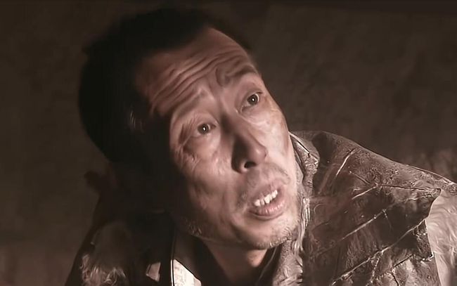 老红军嫌官小，扒开衣服让毛主席看伤疤，毛主席：我不识数