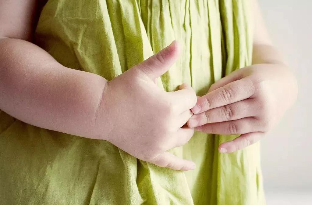 孩子呕吐怎么办快速止吐,孩子呕吐的原因和处理方法