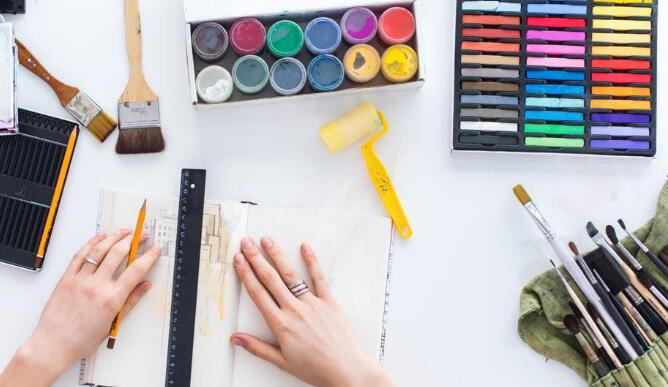 怎样去除衣服上的碳素笔笔迹,衣服上被笔画过怎么洗掉