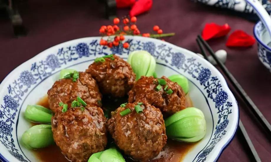 扬州蟹粉狮子头,扬州最正宗的蟹粉狮子头