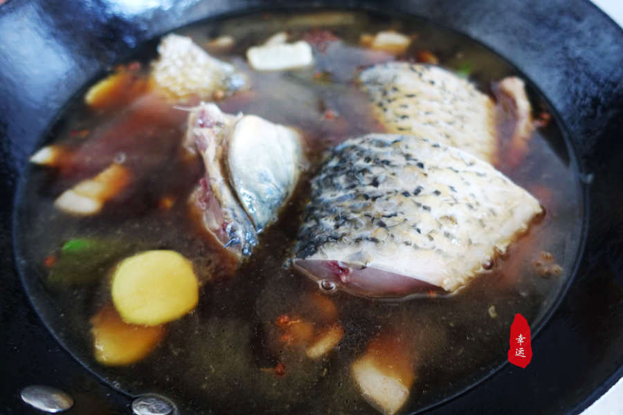 好吃的清汤豆腐炖鱼,鱼肉嫩鲜超下饭