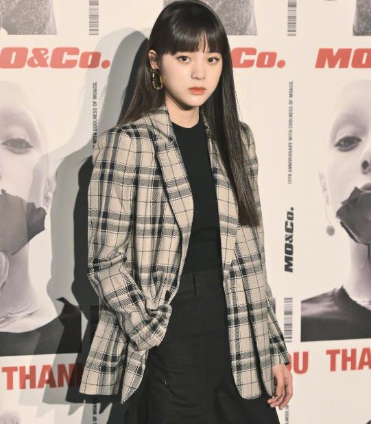 欧阳娜娜直刘海发型,剪了齐刘海想剪法式刘海怎么办