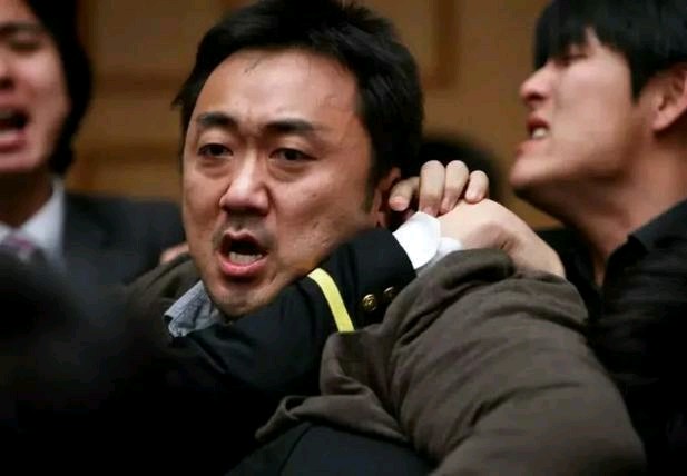 四年间，她被迫为31人陪睡100多次，这片太瘆人