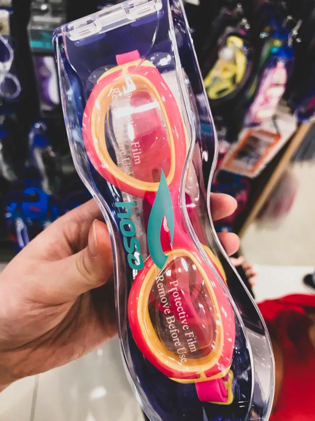 带宝宝游泳用什么泳镜,儿童初学游泳需要买泳帽吗