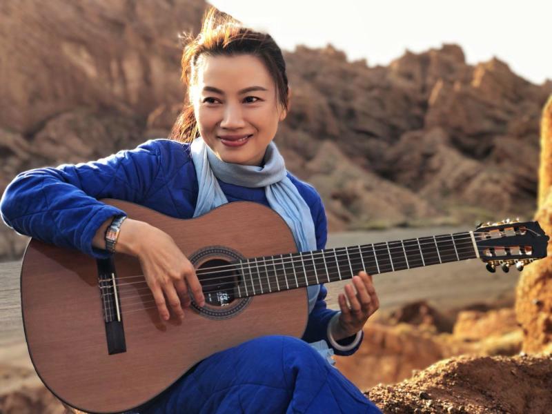 她是法语专业毕业，哲学硕士，是如何成为“中国最美女教授”的