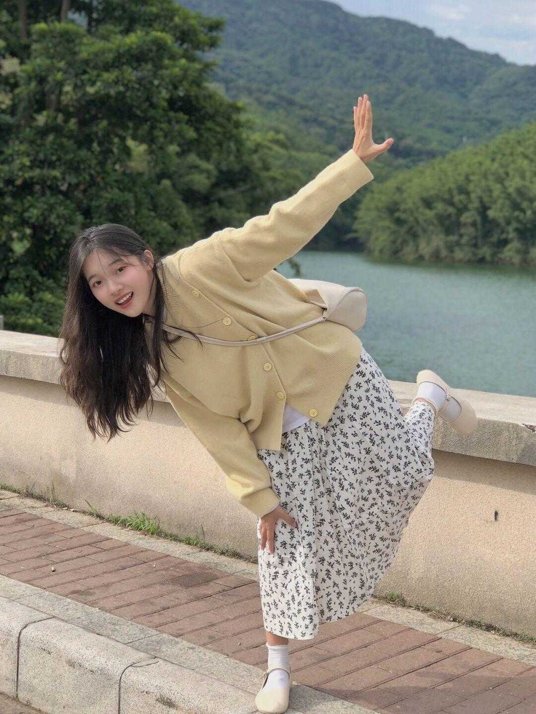 高个子驼色大衣搭配小香风连衣裙,小个子穿驼色大衣配什么裙子