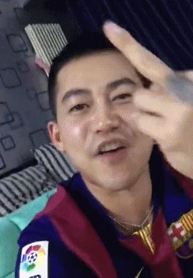 苏醒砸电视图片,苏醒名场面砸电视