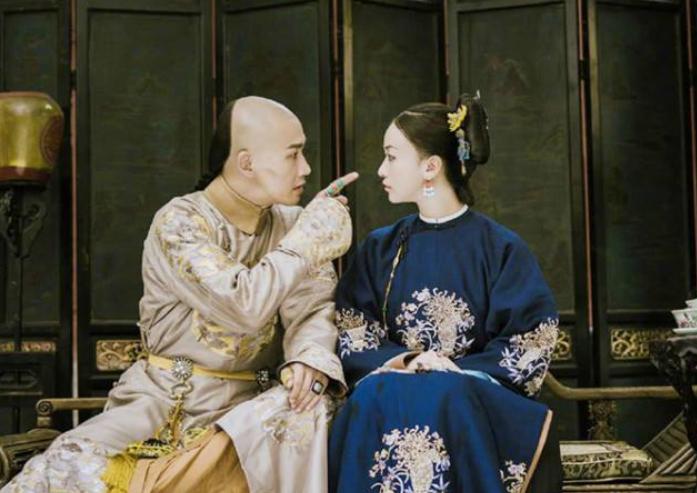 乾隆喜欢嘉庆的生母,她是清朝第一位被皇帝废掉的皇后