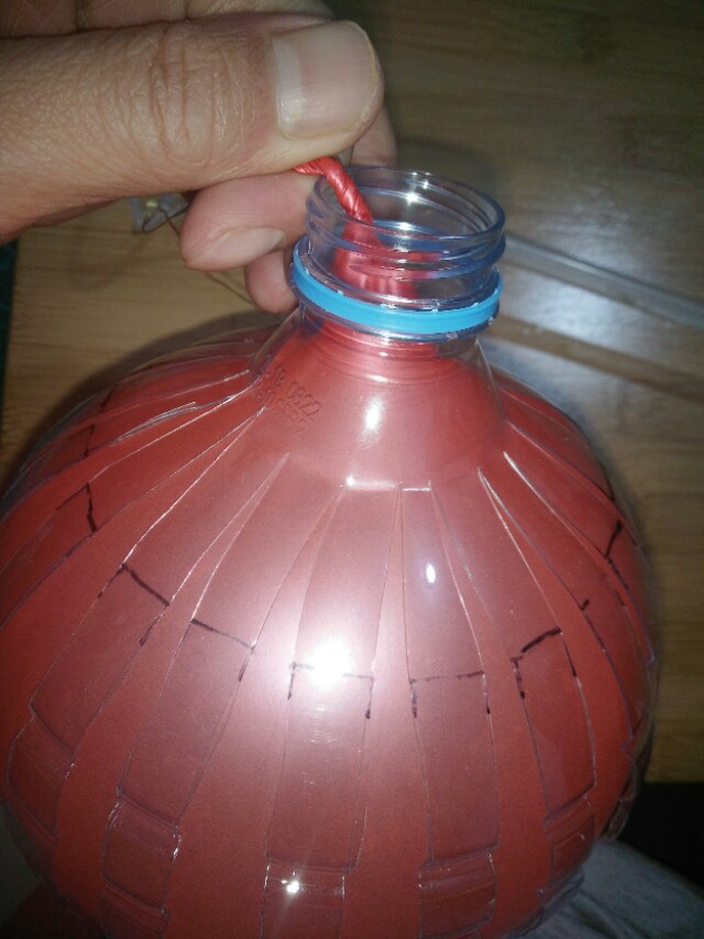 塑料瓶做灯笼的方法步骤图解,塑料瓶创意造型灯笼制作方法