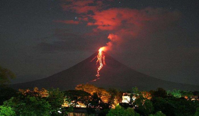 世界上喷发最频繁的火山,世界上哪座火山爆发会毁灭地球