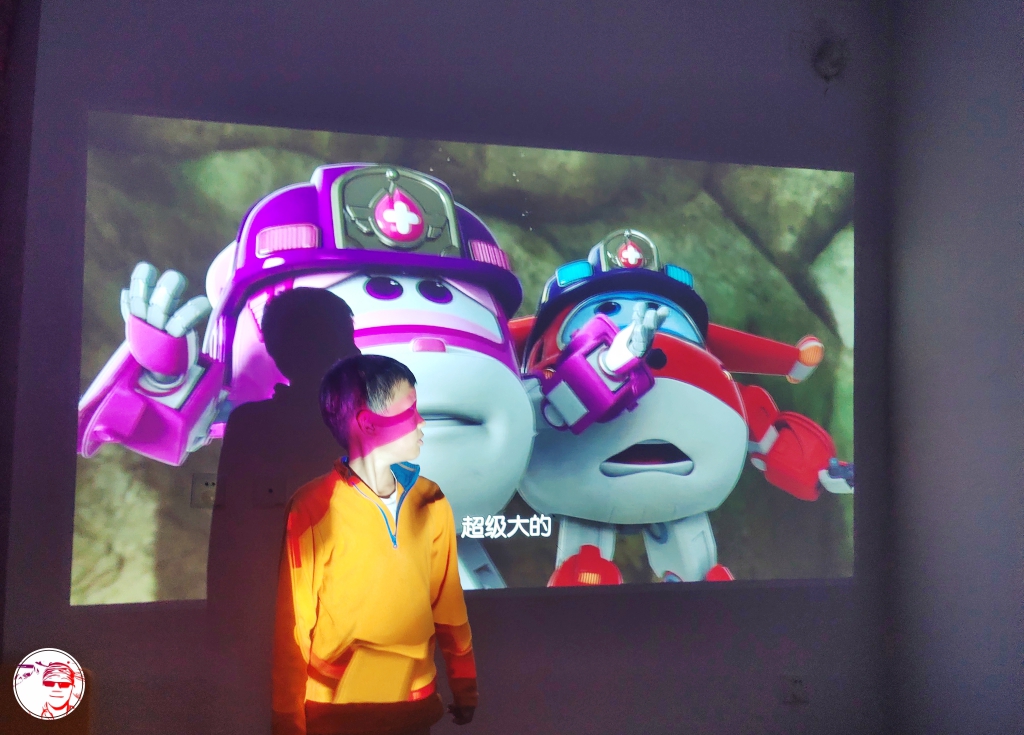 投影仪看电影就是噱头,液晶电视和投影仪看电影哪个好