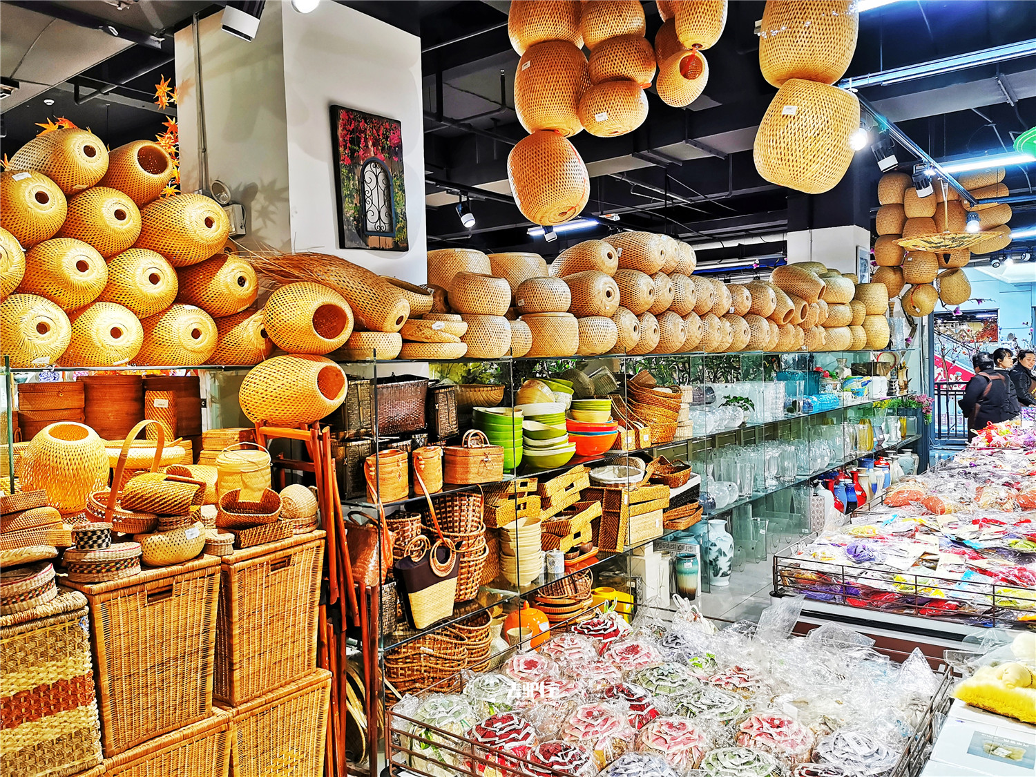 中国最大的鲜花市场，日均交易数百万元，被列为亚洲第一批发市场